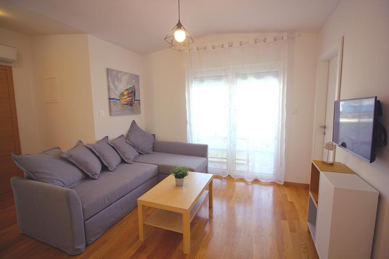 Sun Apartments Примоштен Экстерьер фото